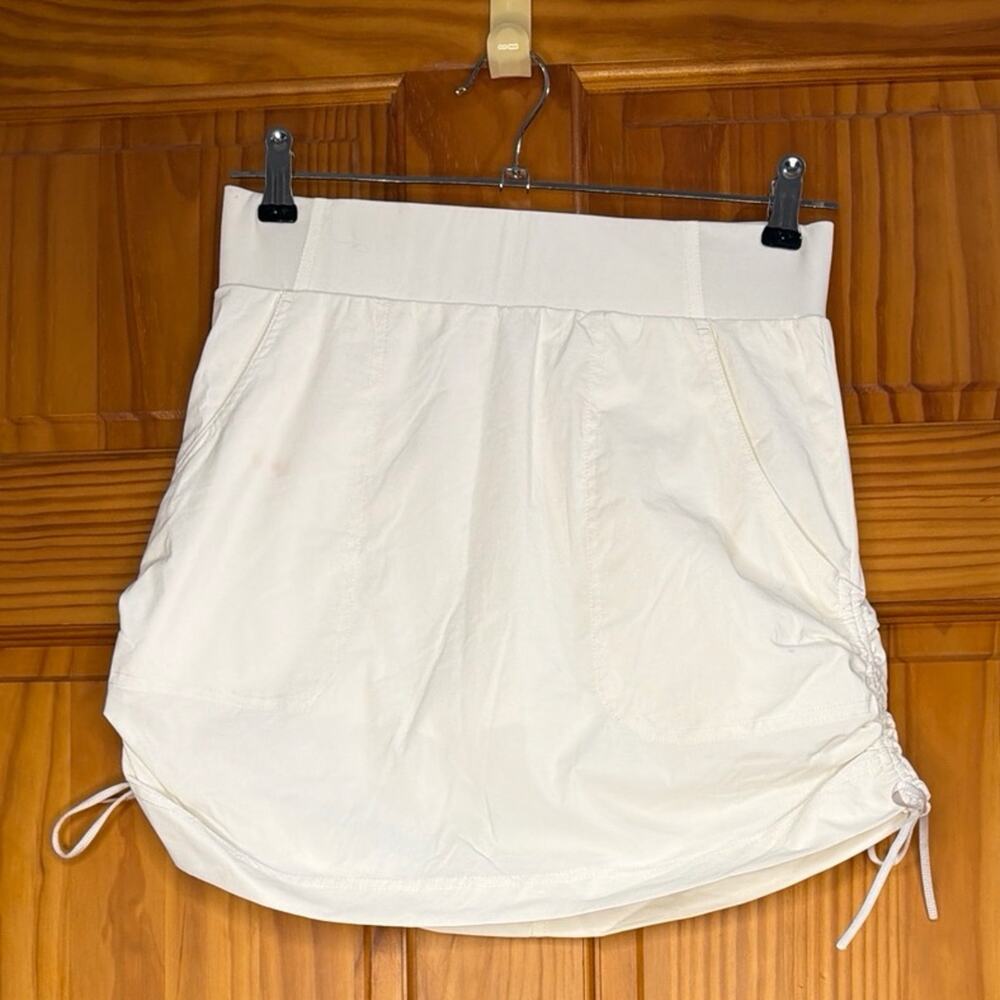 Camel Crown White Skort Size Small